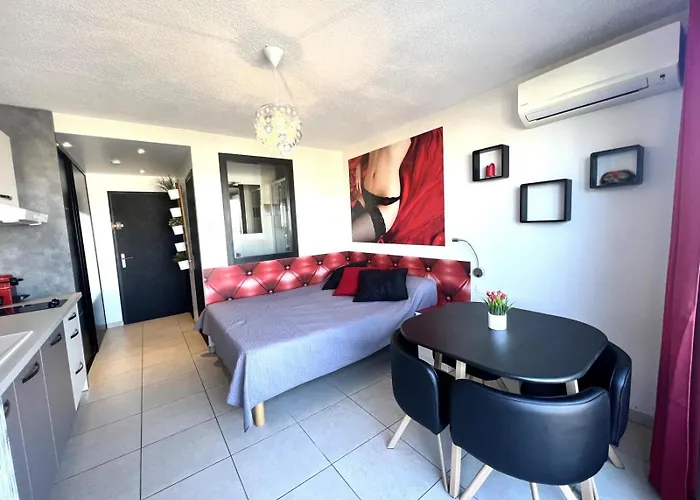 17c, Heliopolis C Au Village Naturiste